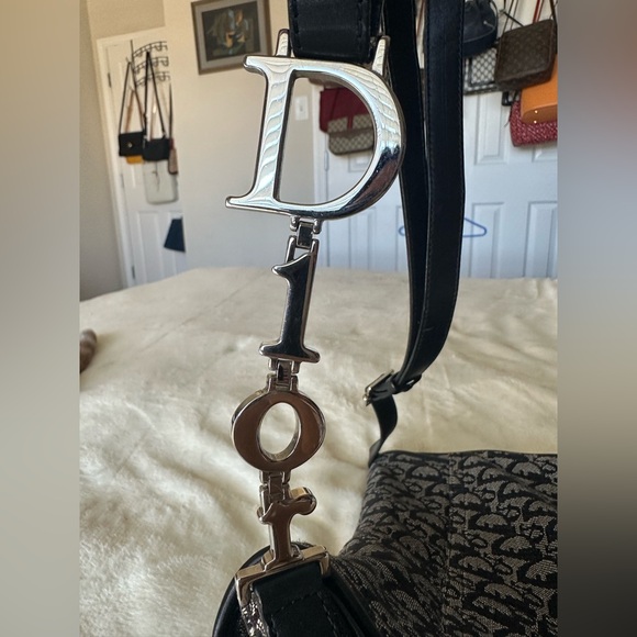 Christian Dior Monogram Flap Messenger Bag (Large Crossbody Saddle Bag) - Picture 13 of 16